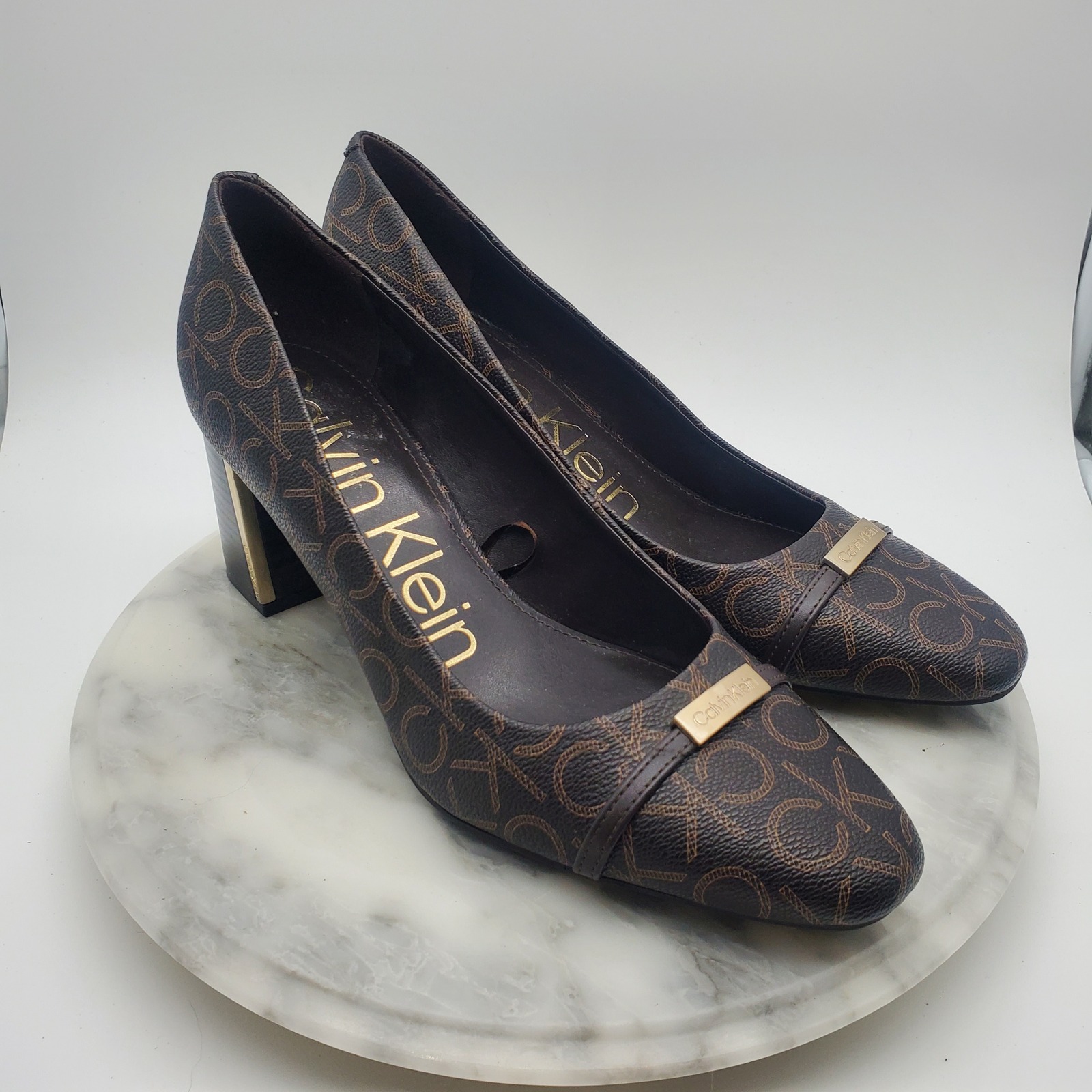 Calvin Klein Unesta Pumps Brown Monogram Logo Block Heel Pointed Toe Shoes 9m